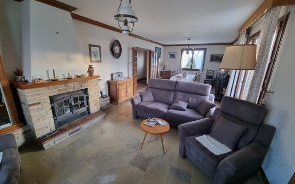 Maison à vendre    7 pièces • 227 m2 Saint-Yrieix-la-Perche