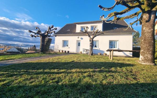 Maison à vendre    7 pièces • 227 m2 Saint-Yrieix-la-Perche