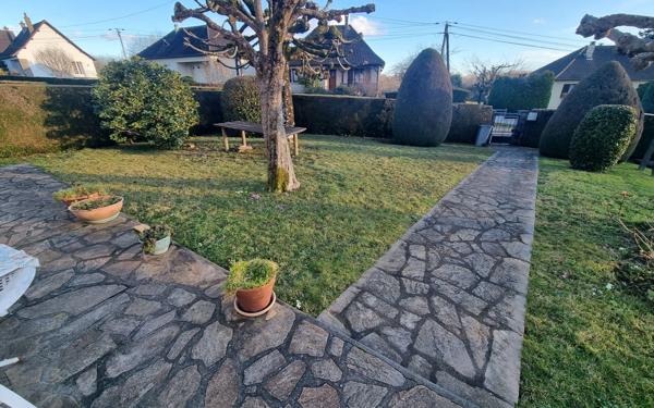 Maison à vendre    7 pièces • 227 m2 Saint-Yrieix-la-Perche