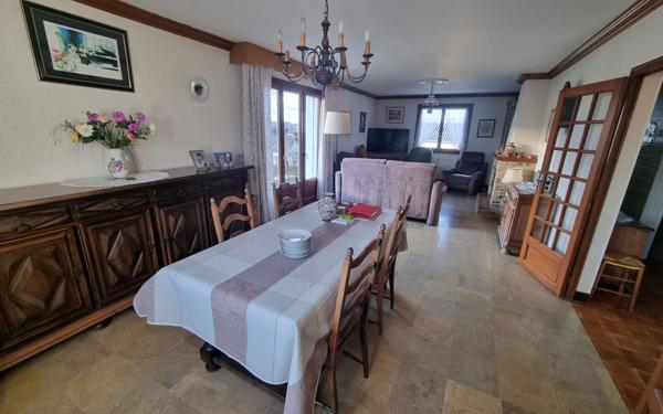 Maison à vendre    7 pièces • 227 m2 Saint-Yrieix-la-Perche