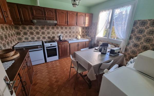 Maison à vendre    7 pièces • 227 m2 Saint-Yrieix-la-Perche