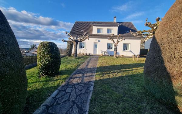 Maison à vendre    7 pièces • 227 m2 Saint-Yrieix-la-Perche