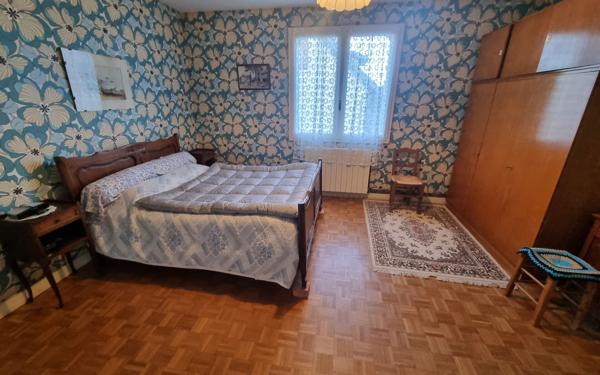 Maison à vendre    7 pièces • 227 m2 Saint-Yrieix-la-Perche