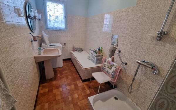 Maison à vendre    7 pièces • 227 m2 Saint-Yrieix-la-Perche