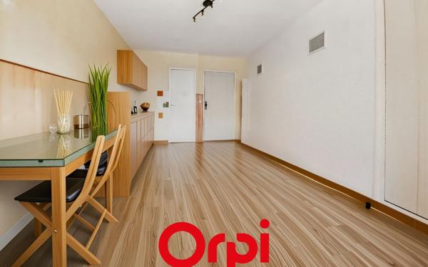 Appartement à vendre    1 pièce • 16 m2 Bandol