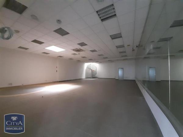 Local commercial à louer 273m²