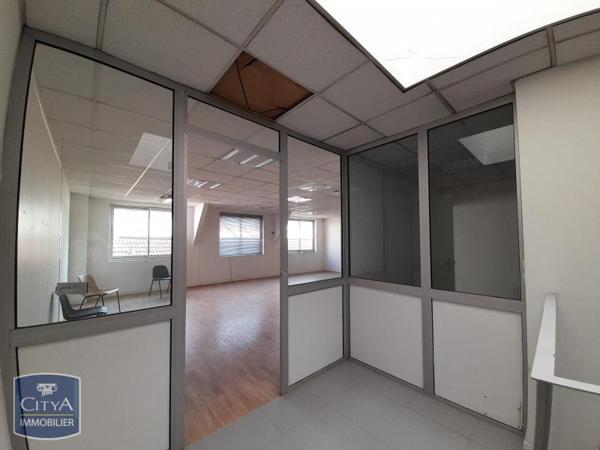 Local commercial à louer 273m²