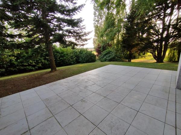 Propriété avec habitation 4 chambres et local professionnel à Saint-Julien-l'Ars (axe Poitiers / Chauvigny)