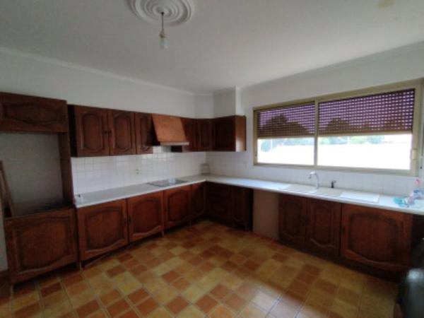 Propriété avec habitation 4 chambres et local professionnel à Saint-Julien-l'Ars (axe Poitiers / Chauvigny)