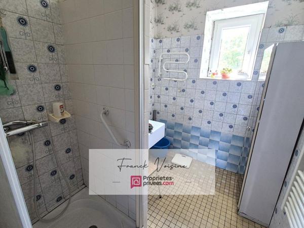 A rénover aux Herbiers Maison en pierres de 95 m2 avec 3 chambres dans un village sur une parcelle de 1638 m2