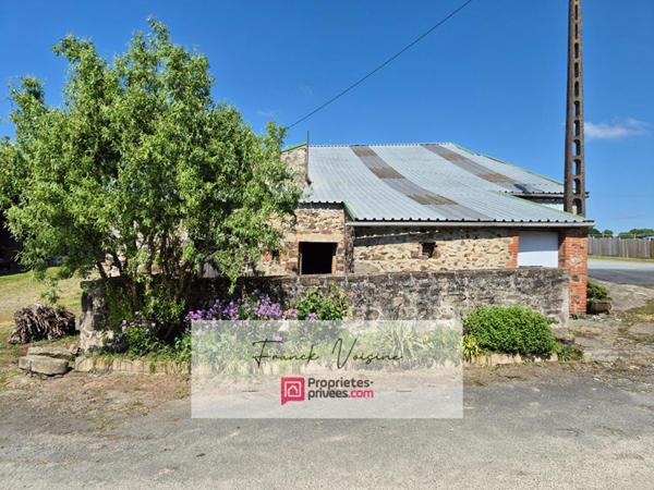 A rénover aux Herbiers Maison en pierres de 95 m2 avec 3 chambres dans un village sur une parcelle de 1638 m2