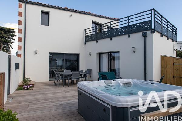 Maison à vendre 8 pièces 203 m² Saint-Gilles-Croix-de-Vie