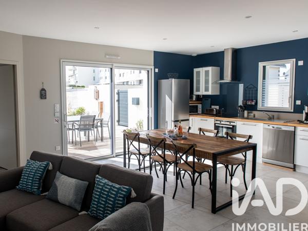 Maison à vendre 8 pièces 203 m² Saint-Gilles-Croix-de-Vie