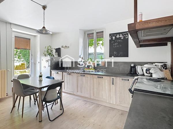 Maison - 7 pièces - 227m²