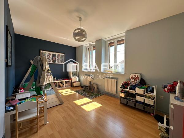 Maison - 7 pièces - 227m²