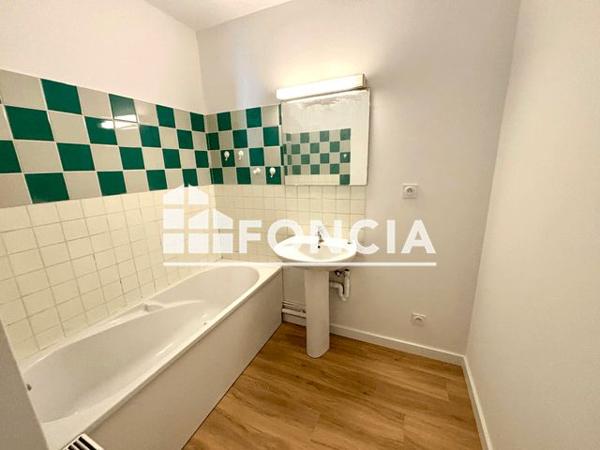 Location Appartement 2 pièces 42 m² - 293 RUE HENRI POINCARE Toulon 83000