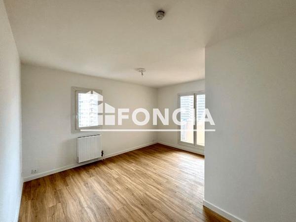 Location Appartement 2 pièces 42 m² - 293 RUE HENRI POINCARE Toulon 83000