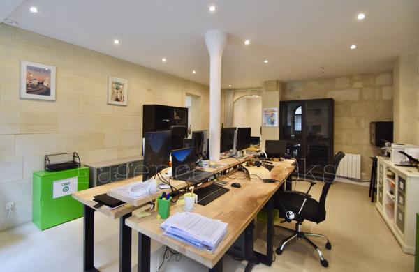 BORDEAUX HYPER CENTRE - RARE LOCAL COMMERCIAL 65m2 VENDU LIBRE D'OCCUPATION
