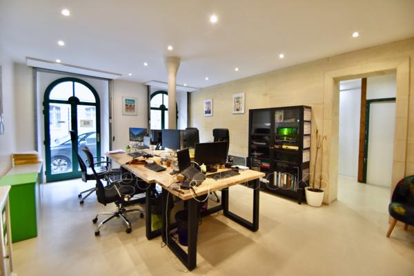 BORDEAUX HYPER CENTRE - RARE LOCAL COMMERCIAL 65m2 VENDU LIBRE D'OCCUPATION