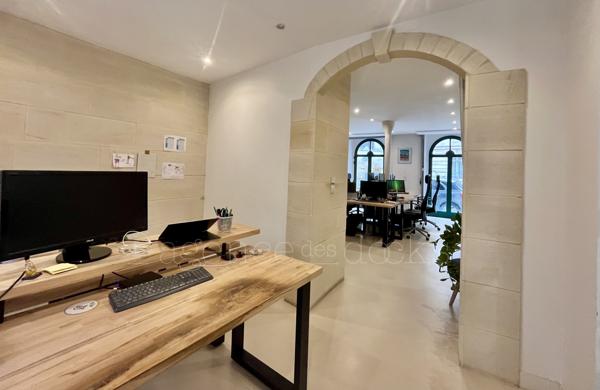 BORDEAUX HYPER CENTRE - RARE LOCAL COMMERCIAL 65m2 VENDU LIBRE D'OCCUPATION