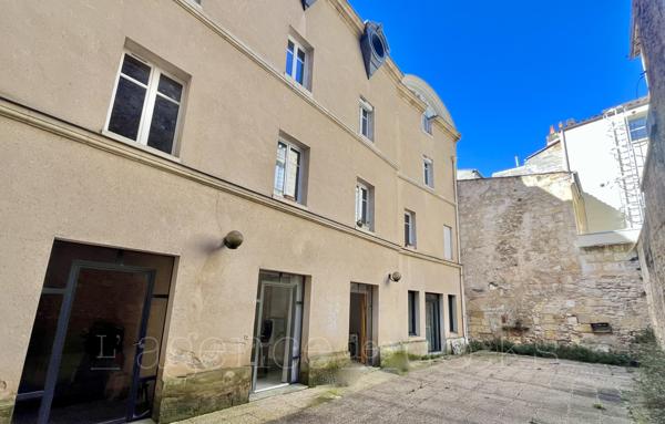BORDEAUX HYPER CENTRE - RARE LOCAL COMMERCIAL 65m2 VENDU LIBRE D'OCCUPATION