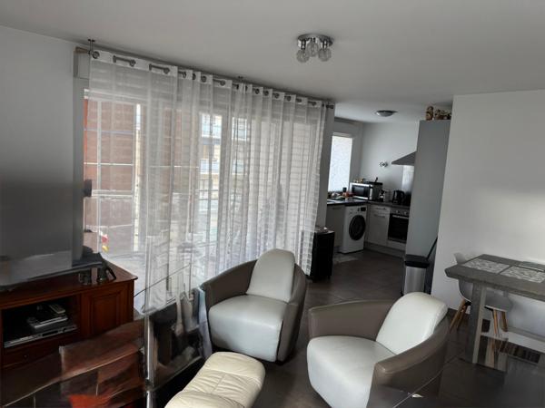 Très belle appartement situe dans une copropriété récente