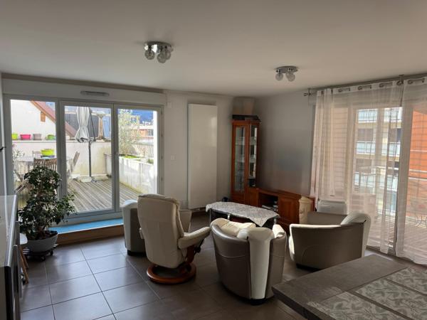 Très belle appartement situe dans une copropriété récente