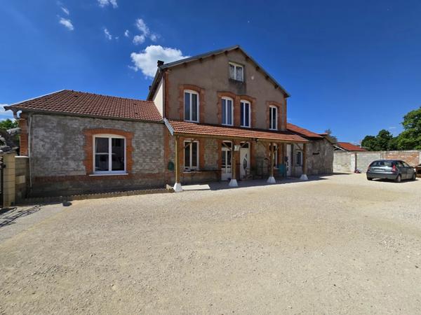 Vente Maison de ville 9 pièces 270 m2 à Bourbonne-les-Bains
