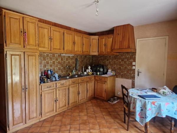 Très belle maison T5, dotée d'un jardin. Garages