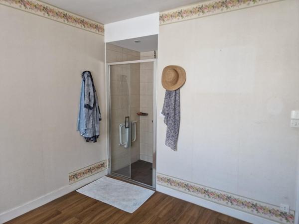 Très belle maison T5, dotée d'un jardin. Garages