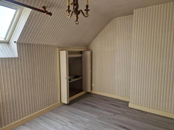 Très belle maison T5, dotée d'un jardin. Garages