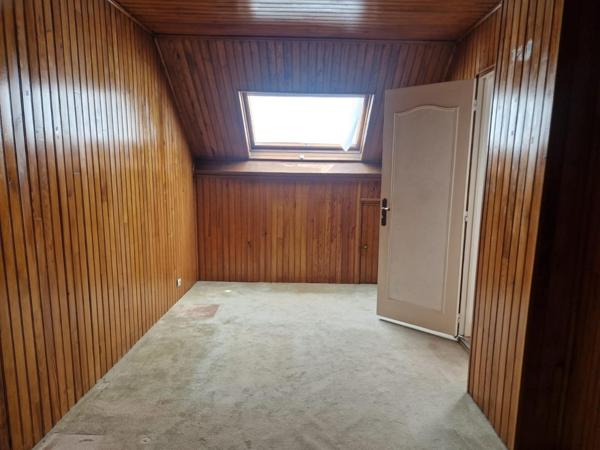 Très belle maison T5, dotée d'un jardin. Garages