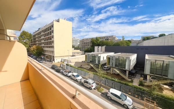 Appartement à vendre    3 pièces • 57,65 m2 Marseille 10