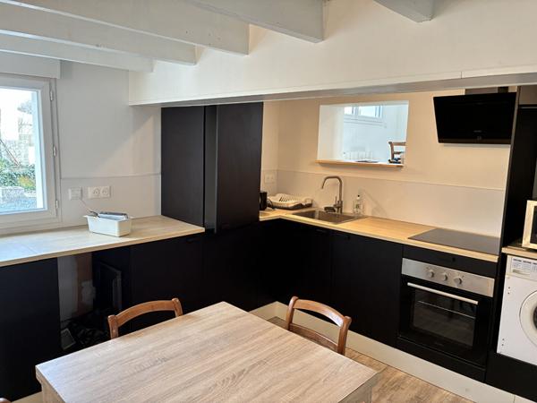 À louer à l'année - Maison meublée rénovée avec jardin