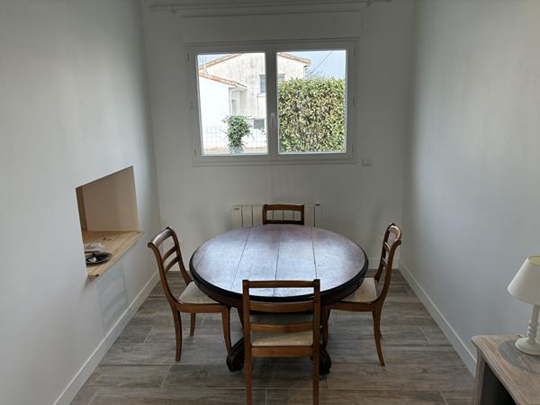 À louer à l'année - Maison meublée rénovée avec jardin