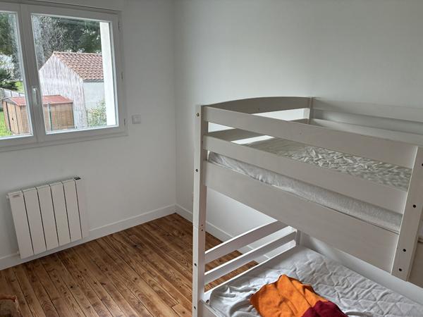 À louer à l'année - Maison meublée rénovée avec jardin