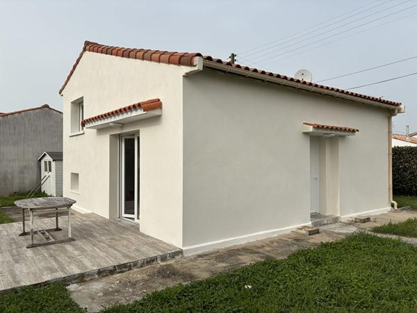 À louer à l'année - Maison meublée rénovée avec jardin