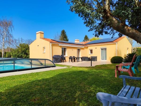 MAISON PLAIN PIED 5 CHAMBRES AVEC PISCINE COUVERTE