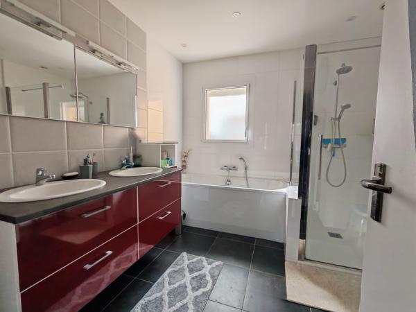 MAISON PLAIN PIED 5 CHAMBRES AVEC PISCINE COUVERTE