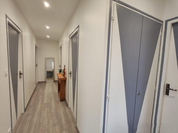 MAISON PLAIN PIED 5 CHAMBRES AVEC PISCINE COUVERTE