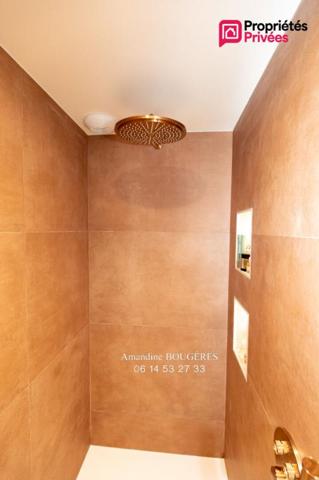 VITRE 35500 - PROCHE GARE A PIED- CENTRE VILLE -218 M² - 5 CHAMBRES - JARDIN - 579 000 EUROS HAI - STATIONNEMENT