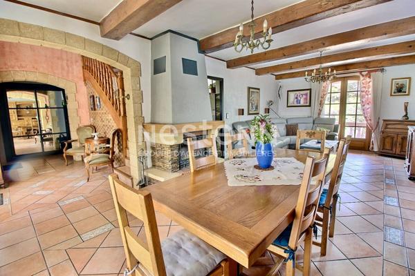 Maison composée de deux habitations (T5 140m² + T2 de 60m²) sur une parcelle de 4290m² dans un secteur prisé