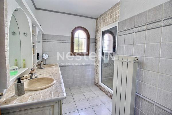 Maison composée de deux habitations (T5 140m² + T2 de 60m²) sur une parcelle de 4290m² dans un secteur prisé