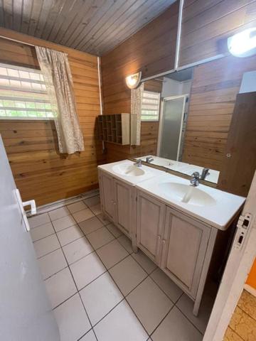 Maison T4 et locatif T3 indépendant - piscine - terrain de 577 m2 -