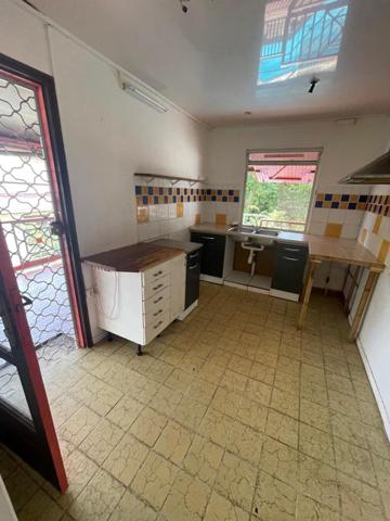 Maison T4 et locatif T3 indépendant - piscine - terrain de 577 m2 -