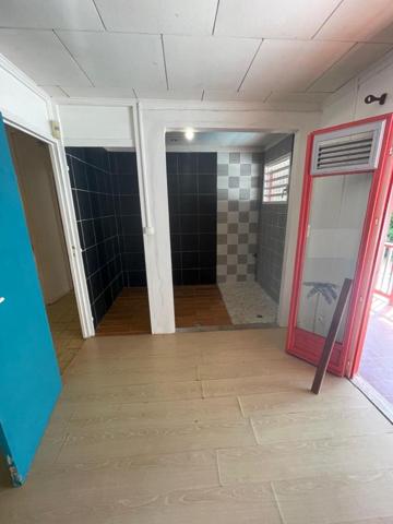 Maison T4 et locatif T3 indépendant - piscine - terrain de 577 m2 -