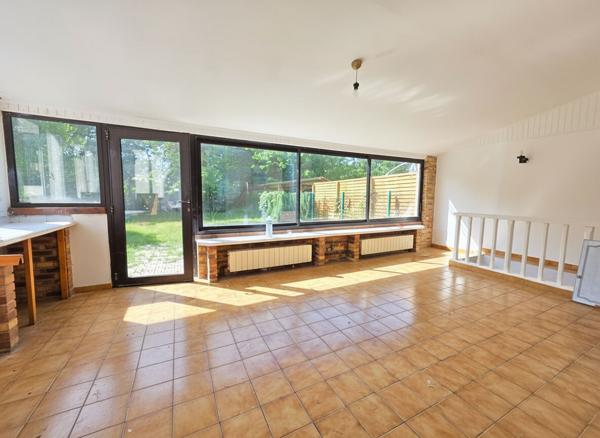 Maison 3 chambres avec véranda, insert et atelier - Pompe à chaleur neuve - Terrain clos et arboré