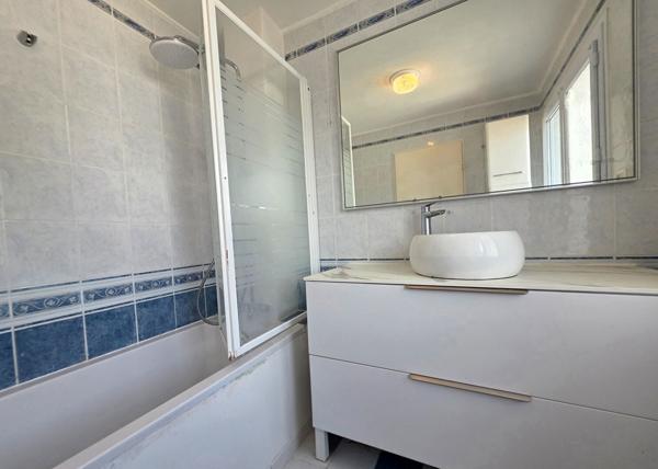 Maison 3 chambres avec véranda, insert et atelier - Pompe à chaleur neuve - Terrain clos et arboré