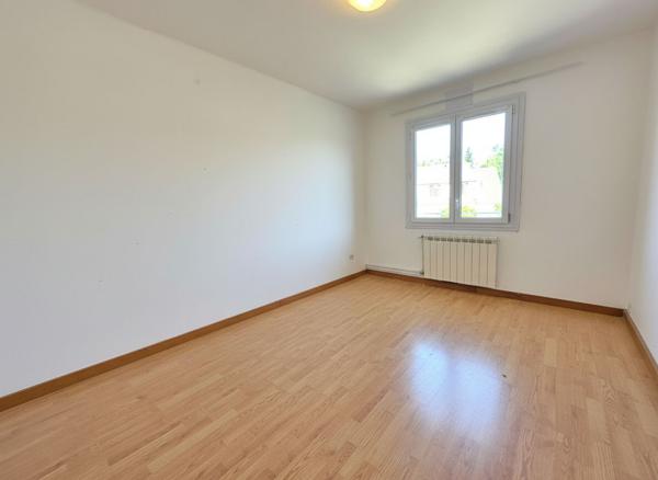 Maison 3 chambres avec véranda, insert et atelier - Pompe à chaleur neuve - Terrain clos et arboré