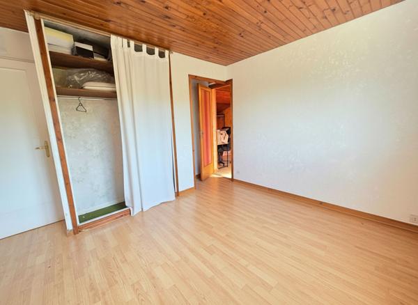 Maison 3 chambres avec véranda, insert et atelier - Pompe à chaleur neuve - Terrain clos et arboré